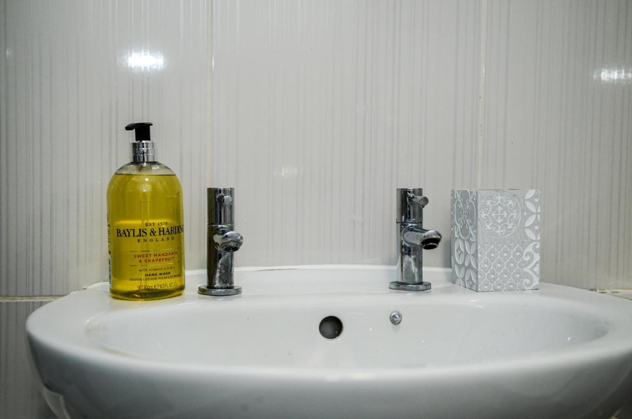 Ferienwohnung Greater London, 1 Bed London Flat, Parking, Nr Metro Stations, 15Mins To London Exterior foto